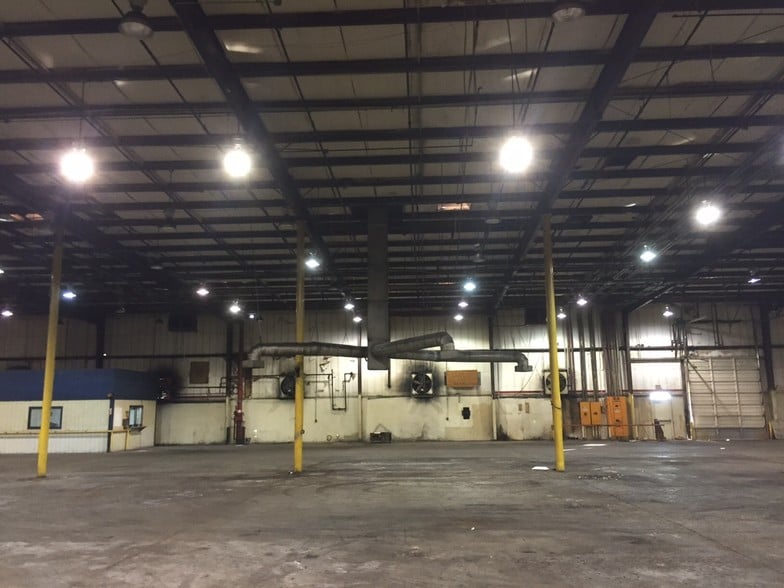 More Photos Of 400 N Harvey St, Seminole Manufacturing For Lease