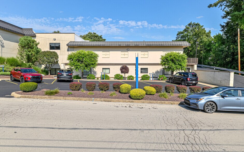More Photos Of 508-512 N Jefferson st, New Castle Medical For Sale