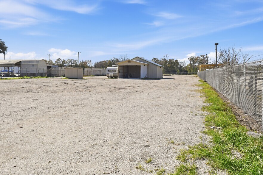 More Photos Of 12115 West Dr, Cypress Land For Lease