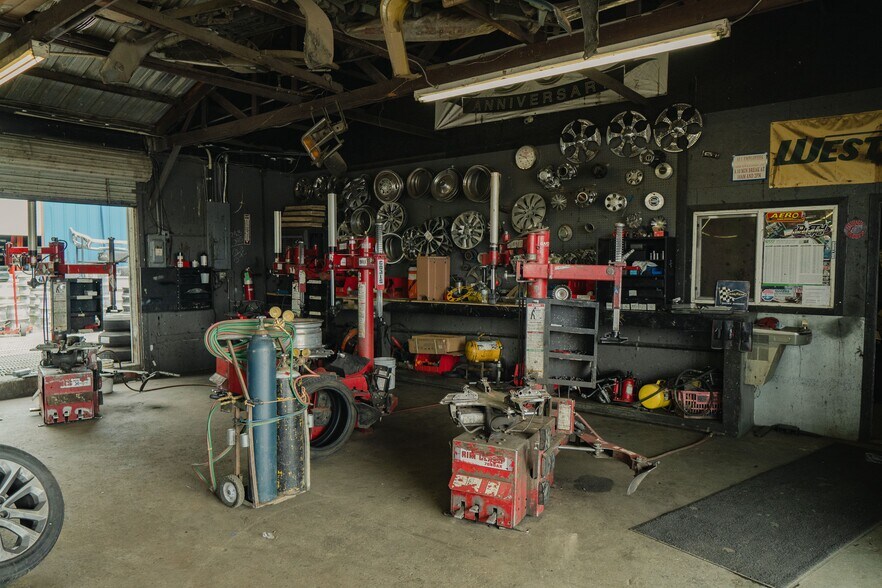 More Photos Of 6886 Santa Fe Dr, Winton Auto Repair For Sale