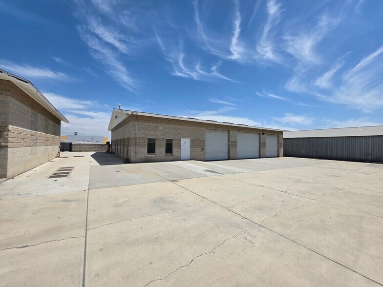 More Photos Of 1561-1571 S Lilac Ave, Bloomington Warehouse For Lease