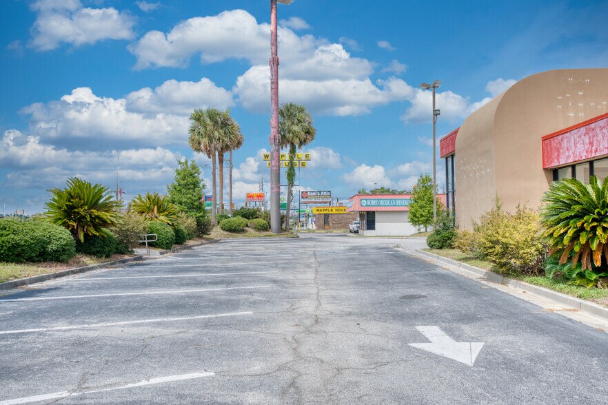 More Photos Of 1197 Lakes Blvd, Lake Park Fast Food For Lease