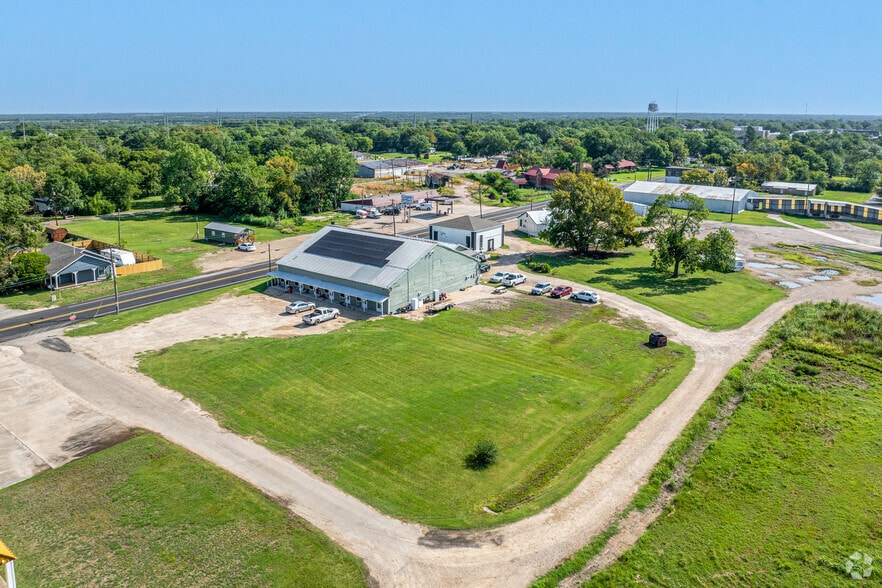 More Photos Of 923 W Dallas Ave, Cooper Apartments For Sale