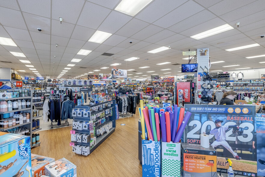 More Photos Of 2560-2576 Grass Valley Hwy, Auburn Storefront For Sale