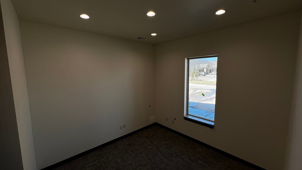 More Photos Of 922 SW 107th St, Oklahoma City Medical For Lease
