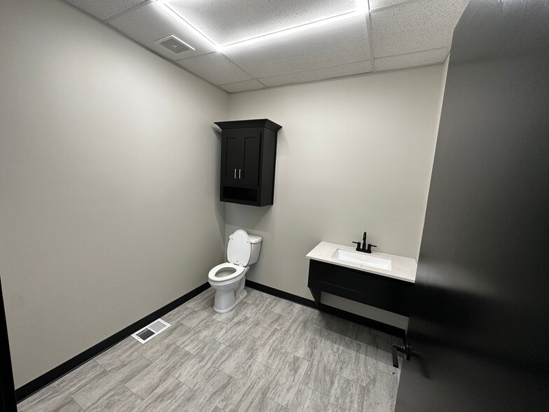 More Photos Of 1708 Prairie View Rd, Platte City Medical For Lease
