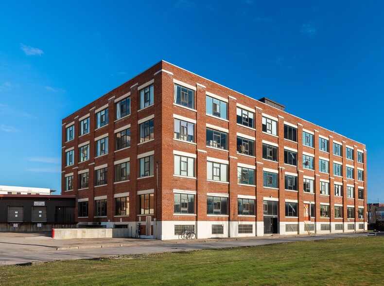 Primary Photo Of 6829-6845 Av de l'Épée, Montréal Loft Creative Space For Lease