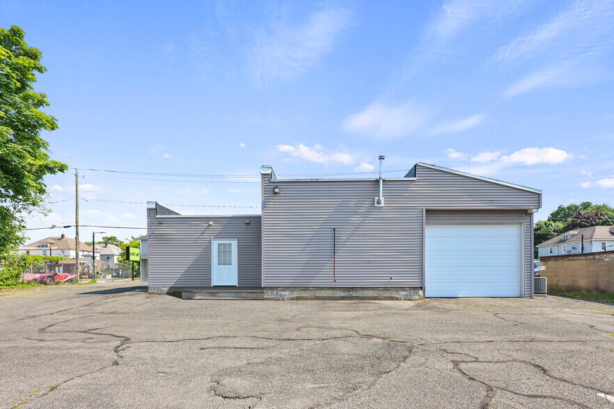 More Photos Of 376 Tyler St, Pittsfield Auto Repair For Sale