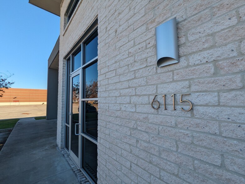 More Photos Of 6115 Muela Creek Dr, Beaumont Office For Lease