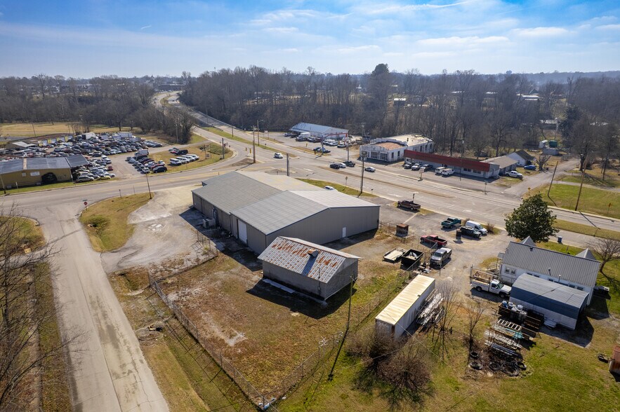 More Photos Of 25 Woodbury Hwy, Manchester Freestanding For Lease