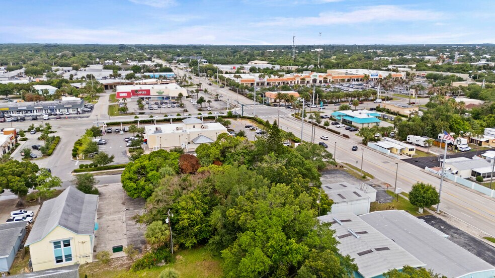 More Photos Of 725 12th St, Vero Beach Auto Repair For Sale