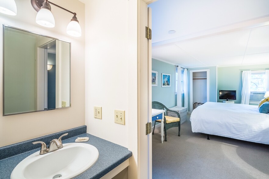 More Photos Of 68 Elm St, Camden Hotel For Sale