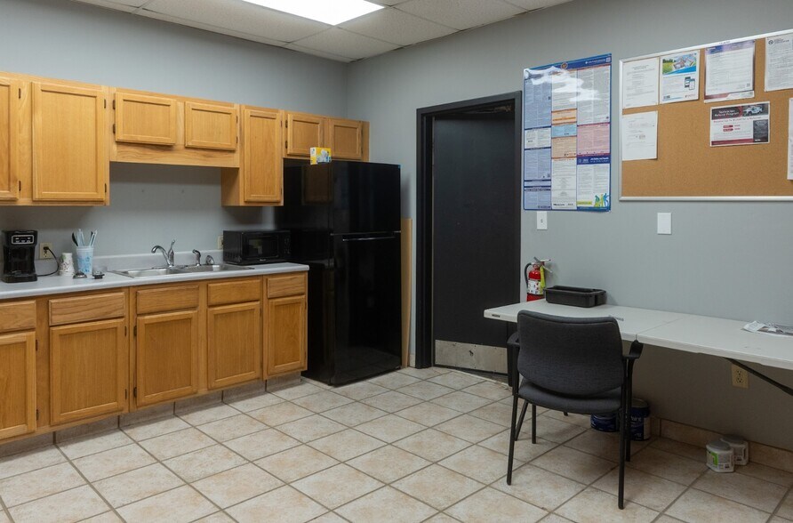 More Photos Of 207 Park Ct, Ridgeland Warehouse For Lease