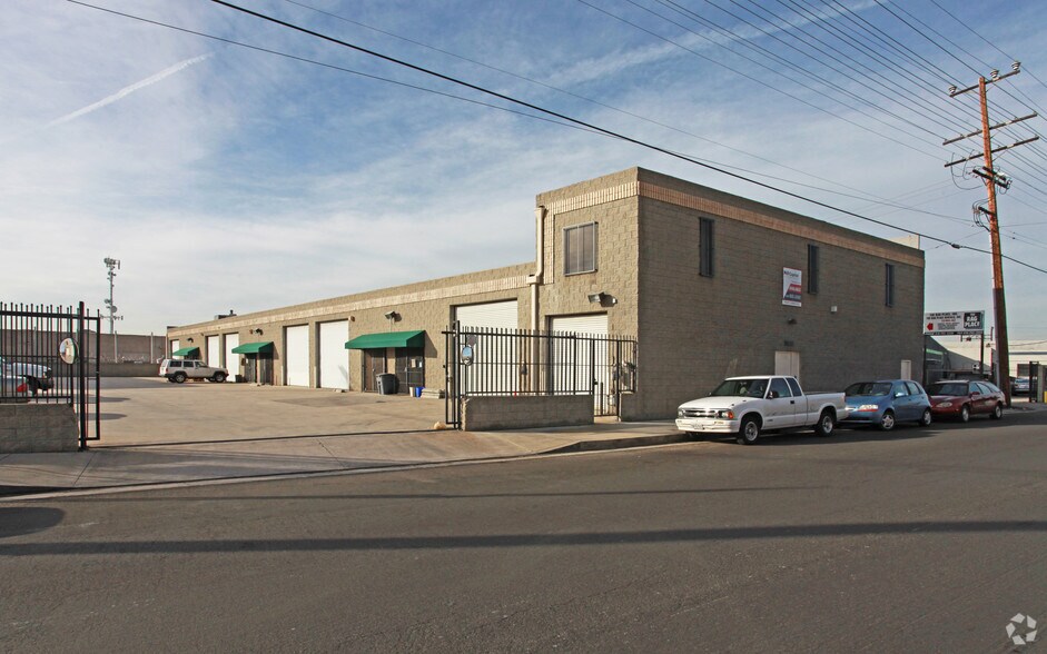 Primary Photo Of 13152 Raymer St, North Hollywood Warehouse For Lease