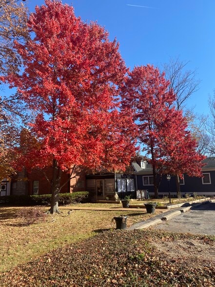 More Photos Of 699 W Woodbine Ave, Kirkwood Office Residential For Lease