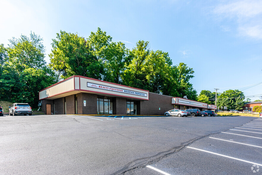 Primary Photo Of 10 Vernon Ave, Hamburg Storefront Retail Office For Lease