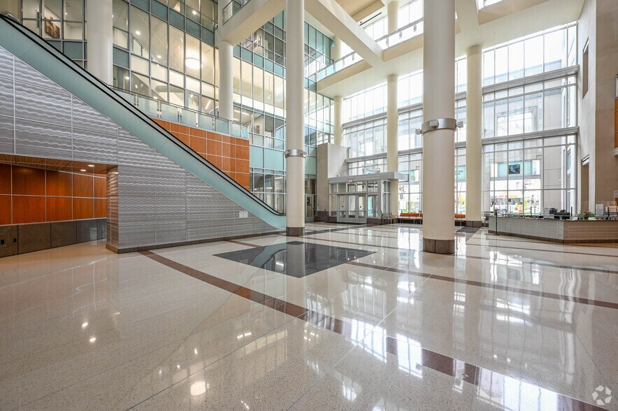 More Photos Of 40 Monument Cir, Indianapolis Office For Sale