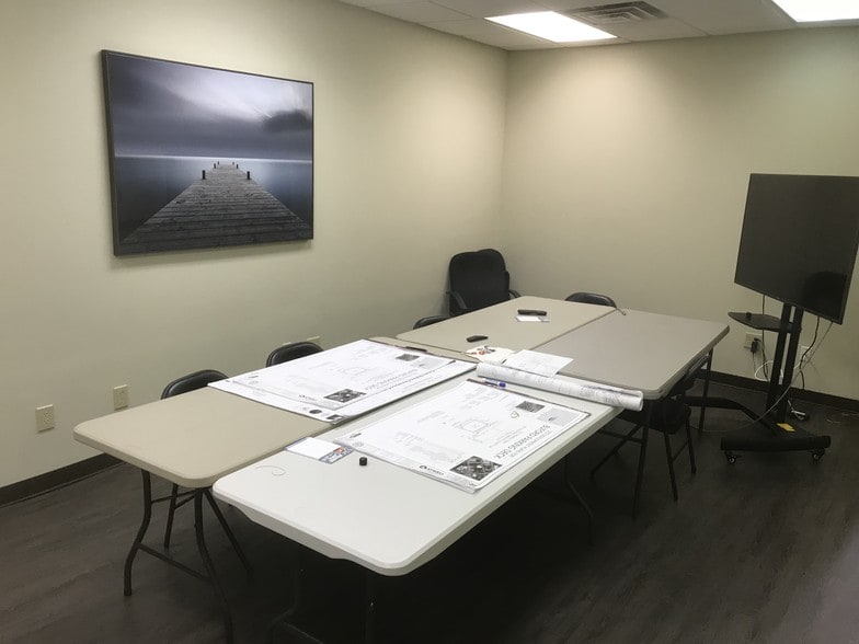 More Photos Of 876 Montreal Rd, Clarkston Warehouse For Lease