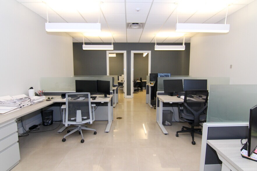 More Photos Of 8111-8119 NW 33rd St, Miami Warehouse For Sale