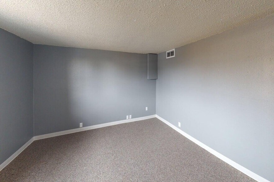 More Photos Of 304 10th Ave NW, Mandan Multifamily For Sale