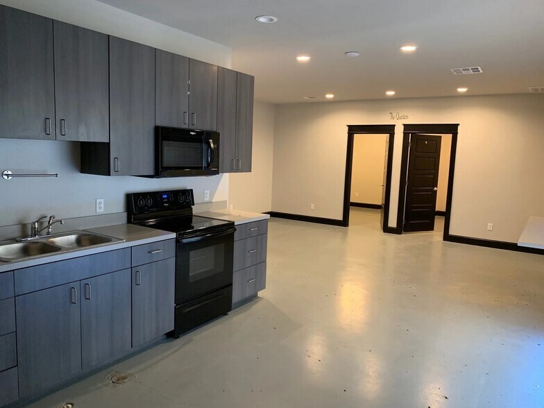 More Photos Of 4568 Gloria Allen Dr, College Station Warehouse For Lease