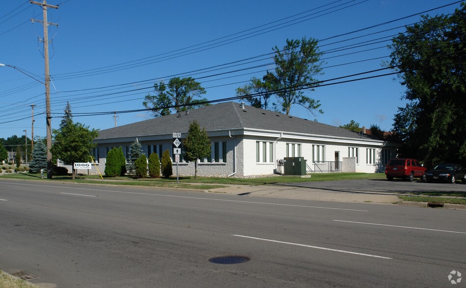 More Photos Of 1000 W Saint Joseph St, Lansing Medical For Lease
