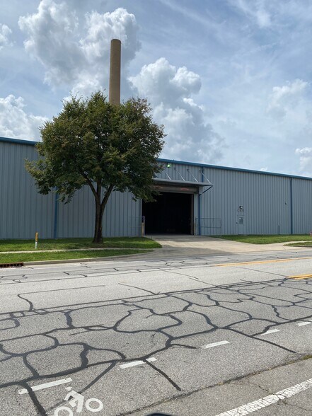 More Photos Of 2020 15th St, Columbus Manufacturing For Lease