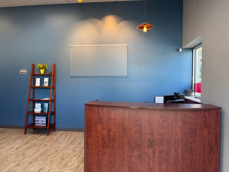 More Photos Of 55951 Gratiot Ave, Chesterfield Office For Sale