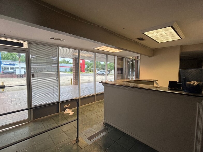 More Photos Of 2306 Texas Blvd, Texarkana Auto Repair For Sale