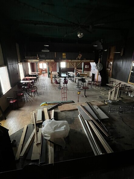 More Photos Of 100 E Grove St, Poplar Grove Freestanding For Lease