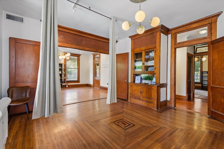 More Photos Of 119 E 20th St, Houston Office Residential For Sale