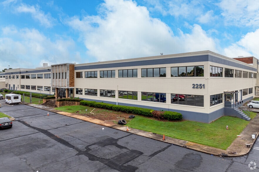 Primary Photo Of 2251 Sylvan Rd, East Point Warehouse For Lease