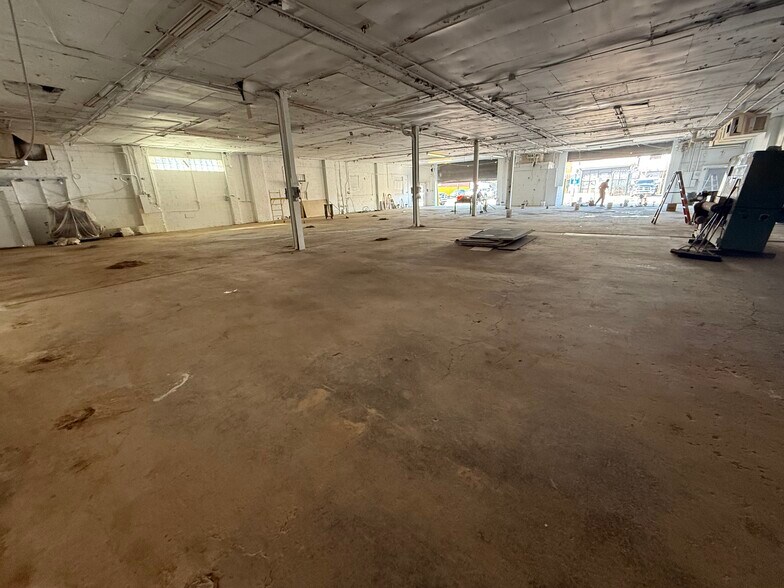 More Photos Of 9602 Ditmas Ave, Brooklyn Warehouse For Lease