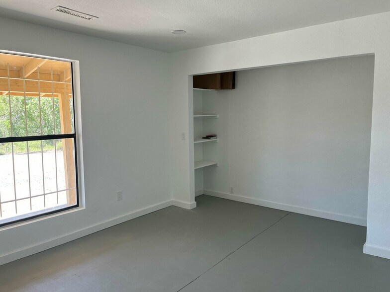 More Photos Of 11910 E Iron King Rd, Humboldt Warehouse For Lease