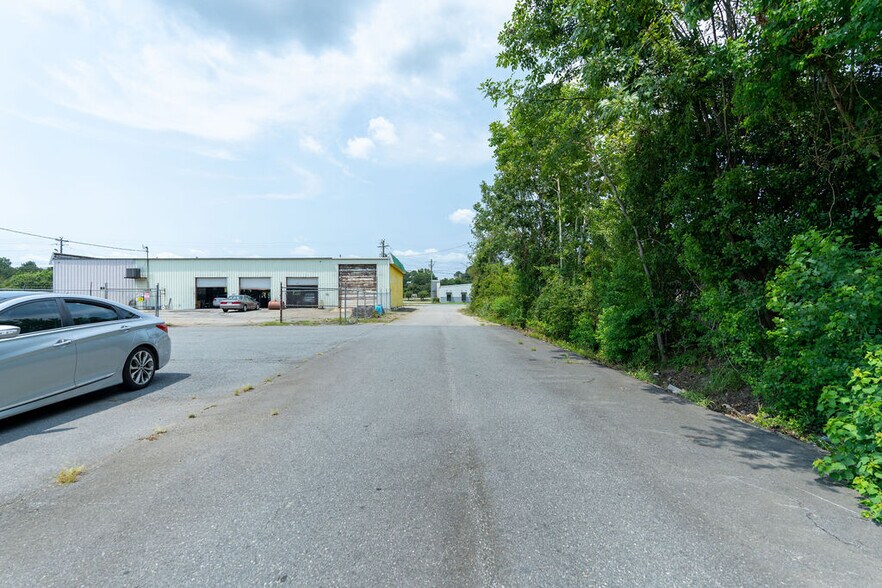 More Photos Of 89 Green St, Warner Robins Warehouse For Sale