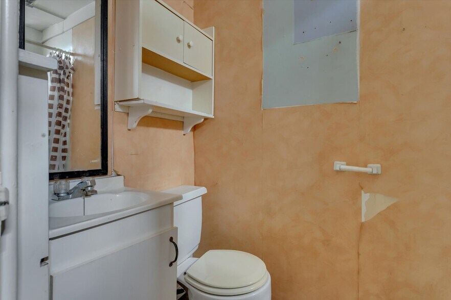 More Photos Of 514 Aylmer St N, Peterborough Multifamily For Sale