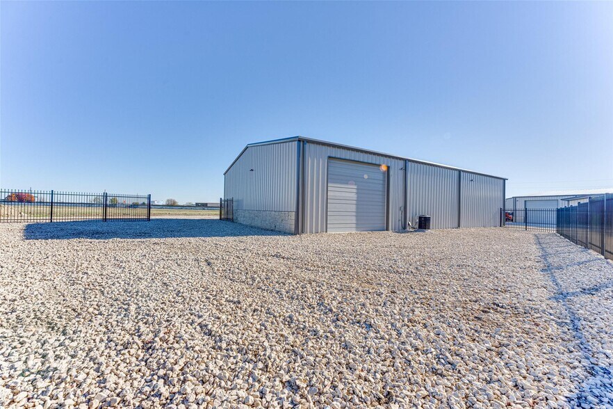 More Photos Of 3406 Interstate 30 W, Caddo Mills Flex For Lease