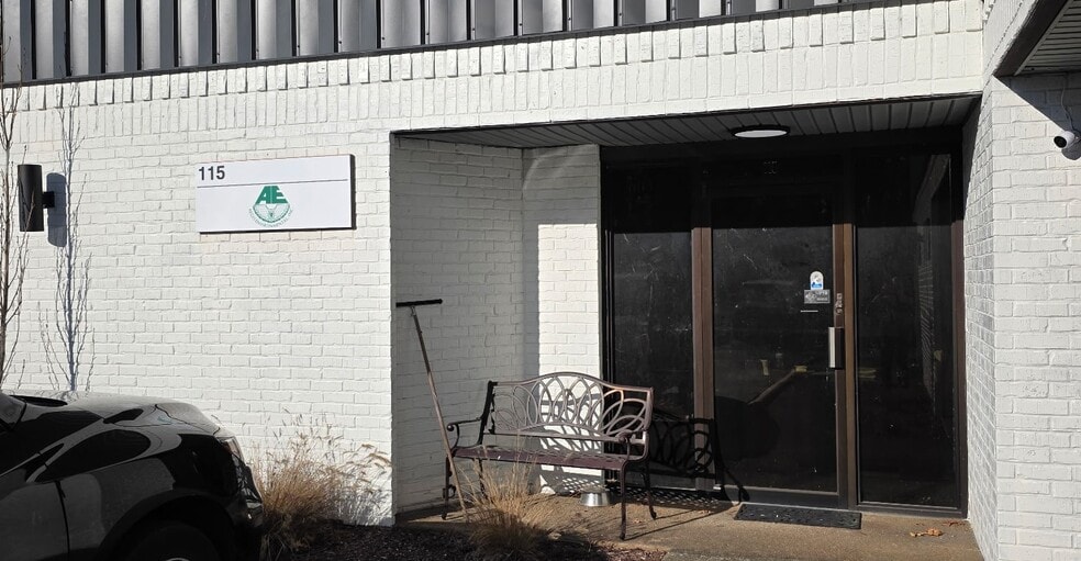 More Photos Of 105 Southeast Pky, Franklin Office For Sale