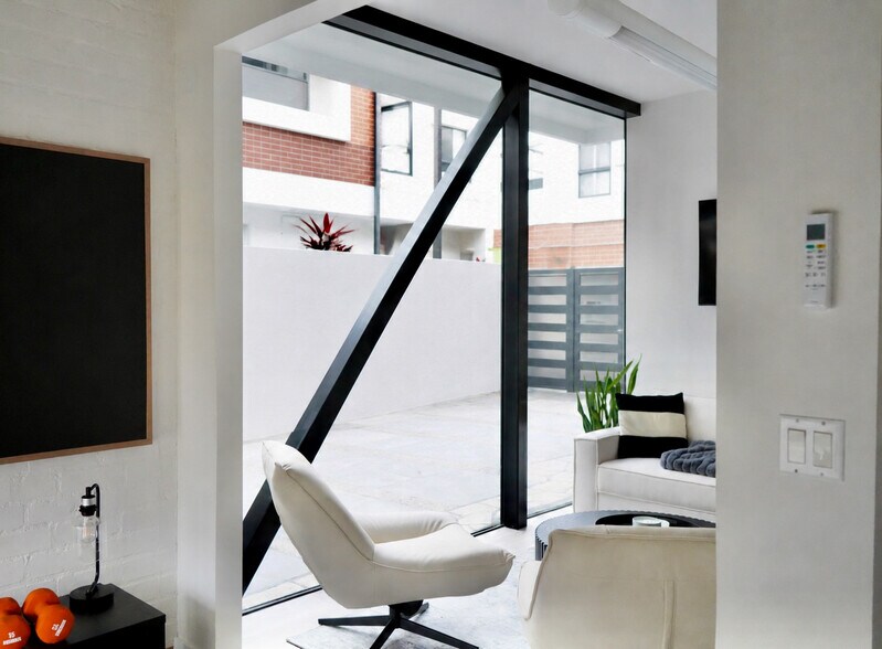 More Photos Of 446-448 S Canon Dr, Beverly Hills Office For Sale