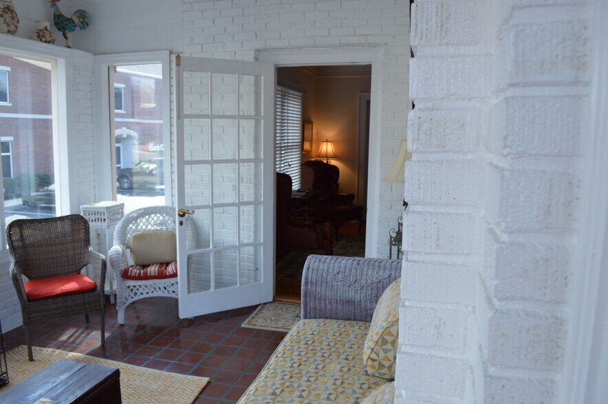 More Photos Of 121 W Center St, Lexington Office Residential For Sale