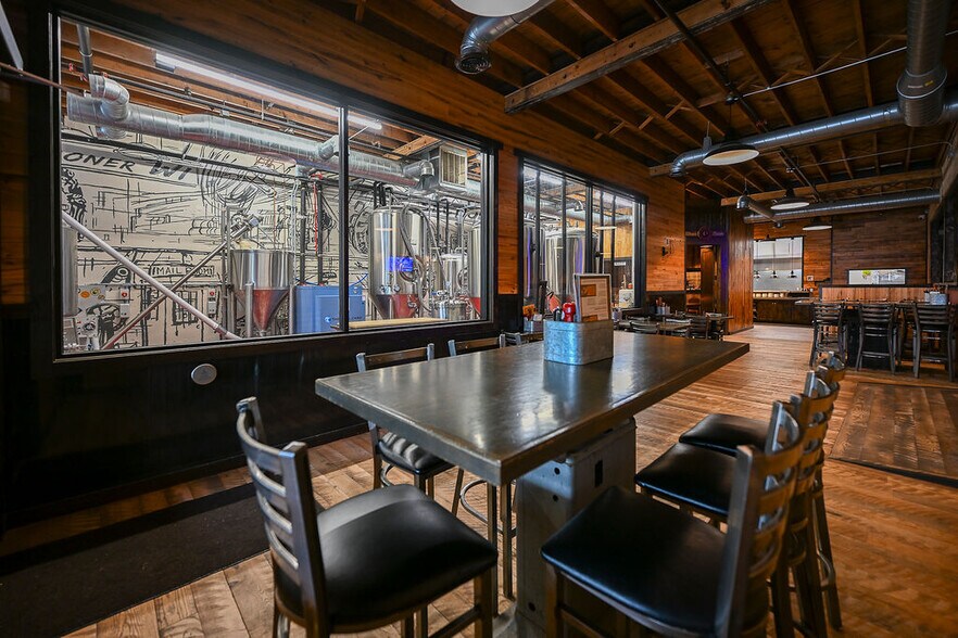 More Photos Of 234 Walnut St, Spooner Restaurant For Sale