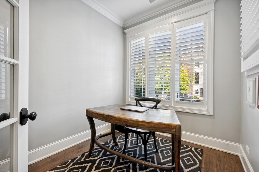 More Photos Of 1428 N Cleveland Ave, Chicago Hospitality For Sale