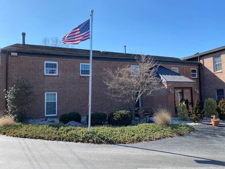 More Photos Of 2035 Sunset Lake Rd, Newark Office For Lease