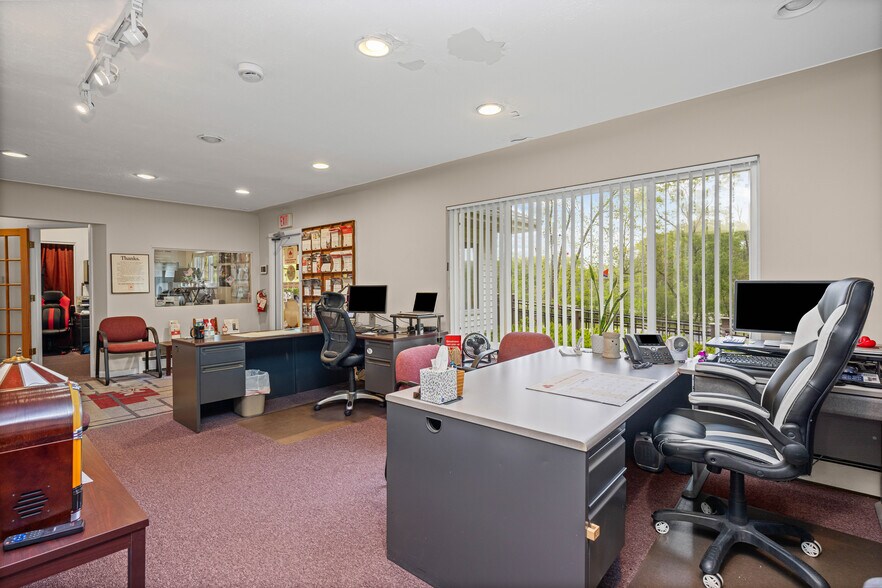 More Photos Of 7217 Sashabaw Rd, Village of Clarkston Office Residential For Sale