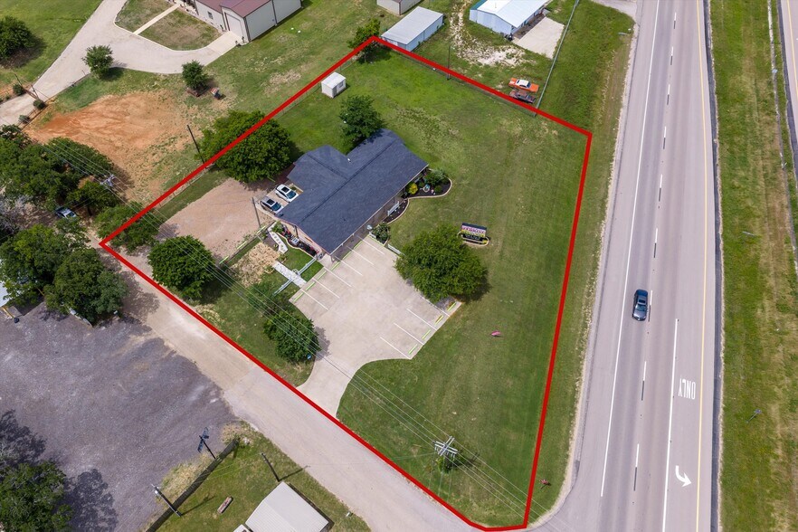 More Photos Of 5236 US-67 Hwy, Alvarado Freestanding For Sale