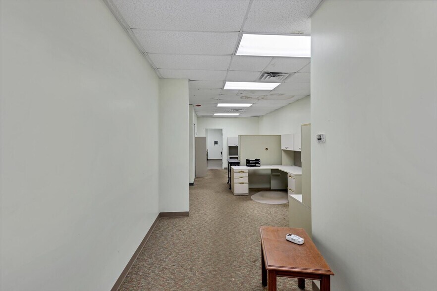 More Photos Of 2451 17th St, Sarasota Showroom For Sale