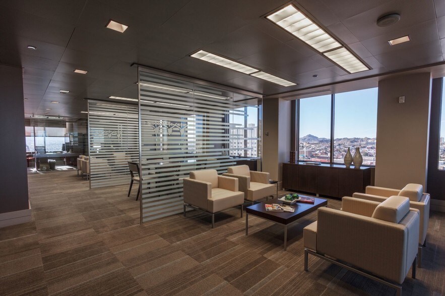More Photos Of 221 N Kansas St, El Paso Office For Lease