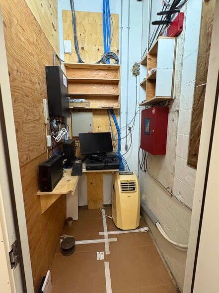 More Photos Of 201 Daniel Shays Hwy, Athol Flex For Sale