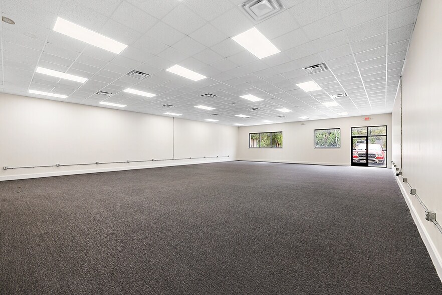 More Photos Of 10840-10850 W 9 Mile Rd, Oak Park Freestanding For Lease