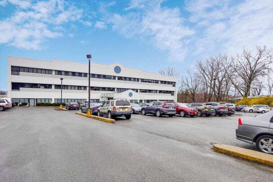 More Photos Of 970 N Broadway, Yonkers Medical For Lease